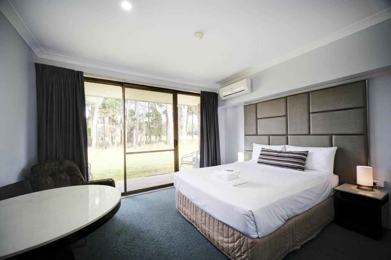 Island Palms Motor Inn Forster Oda fotoğraf