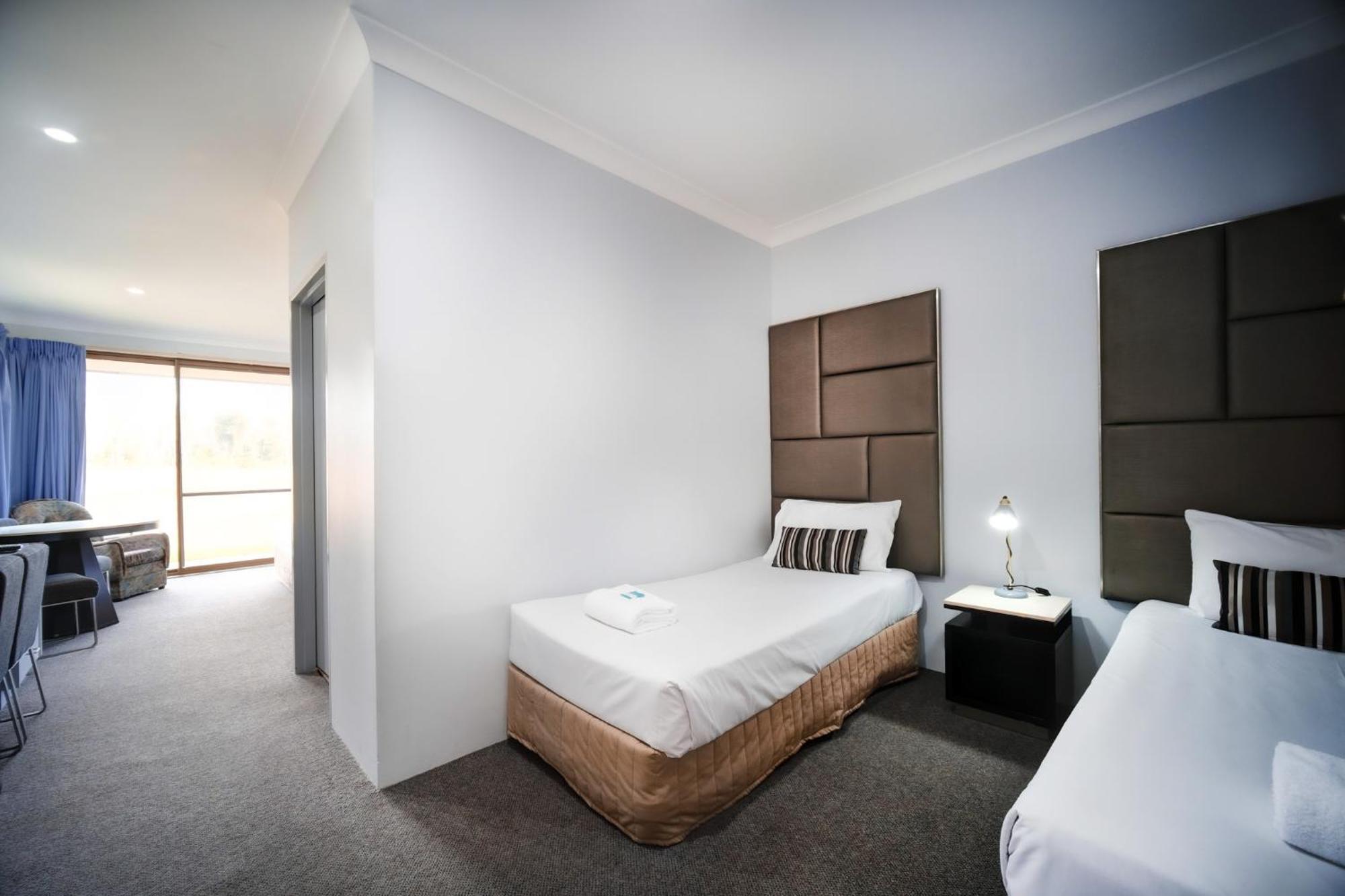 Island Palms Motor Inn Forster Oda fotoğraf