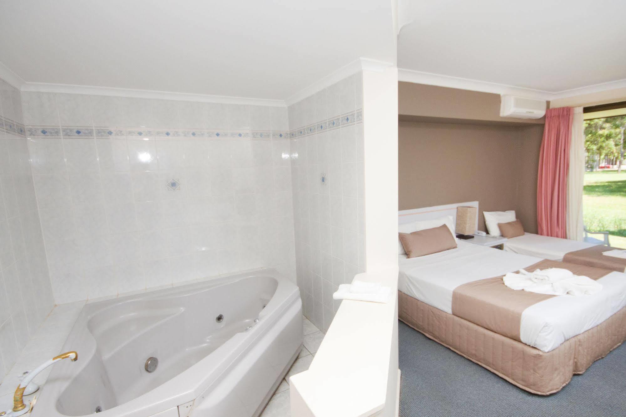 Island Palms Motor Inn Forster Dış mekan fotoğraf